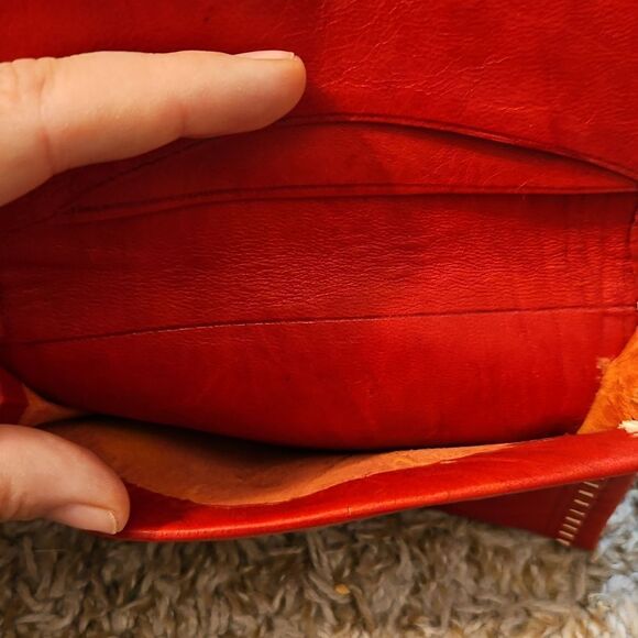 Vintage Red Leather Handcrafted Wallet with Gold Detail - Picture 4 of 5